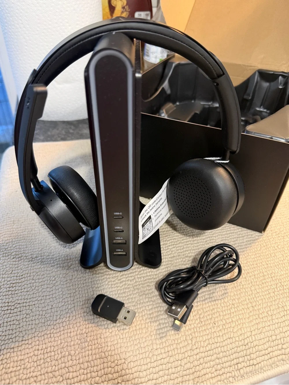 KH155M Wireless Stereo Headset with Charging Stand - Black with Blue Trim